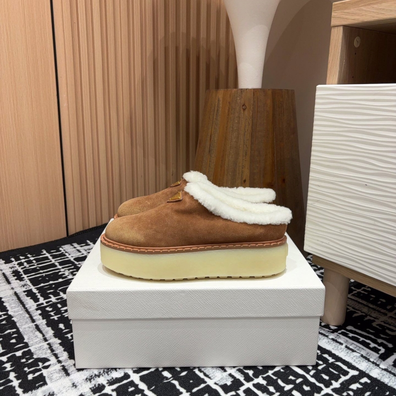 Pra*a slippers